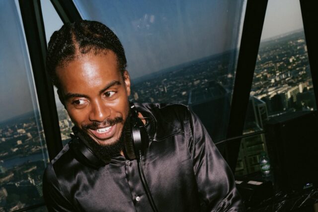 Café Marvin en el acomodo comunal con cktrl