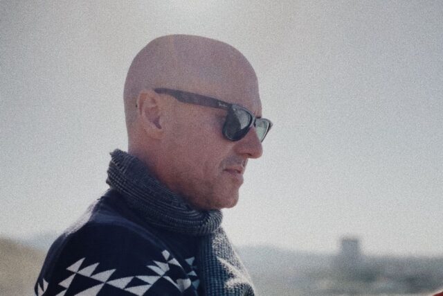 Café Marvin y las piedras de colores suspendidas en el espacio con FoneXperimenta