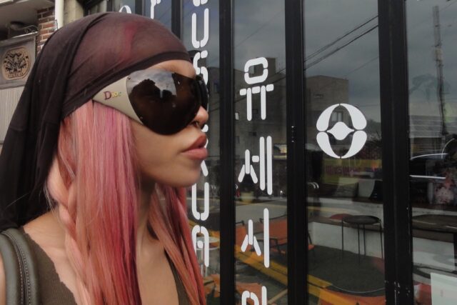 Café Marvin desliza el guante fuera del tálamo con FKA twigs