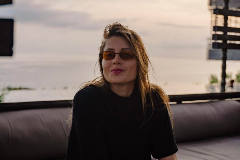 Café Marvin a salvo en la energía solitaria con Charlotte de Witte