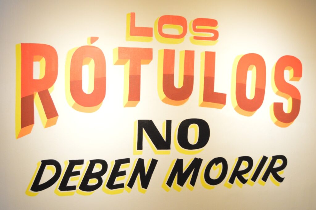 LA GALERIA JOSE MARIA VELASCO REABRE SUS PUERTAS CON LAS EXPOSICIONES LOS ROTULOS NO DEBEN MORIR Y LOVE LETTERS 8