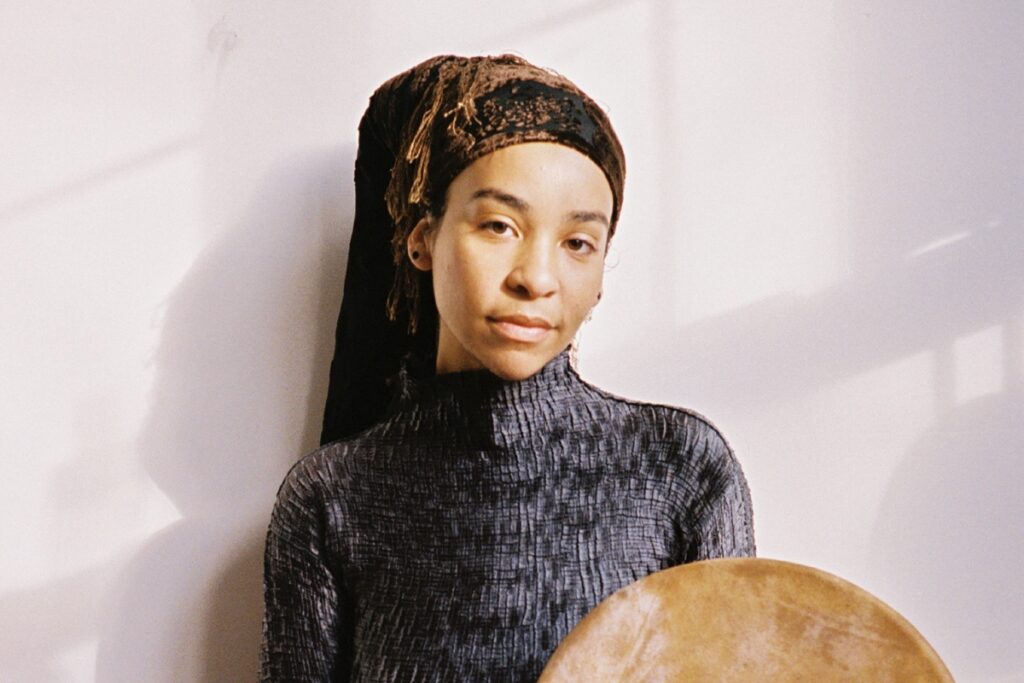 Café Marvin aferrado al cielo con AnAkA