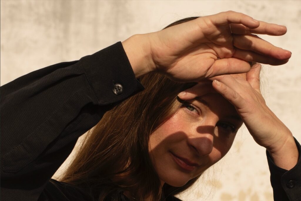 Café Marvin en el reino de la belleza doliente con Kara-Lis Coverdale