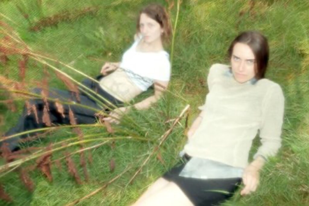 Café Marvin desapegado de la pisada borrosa con Liza Dries & Mathilde Nobel