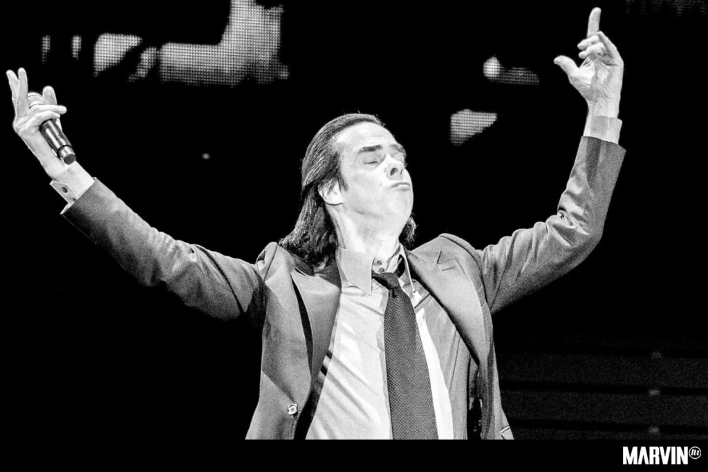 Nick Cave exhibe a un ‘Dios salvaje’ en directo