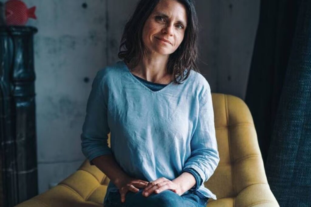 Café Marvin componiendo notas contra el olvido con Cécile Seraud