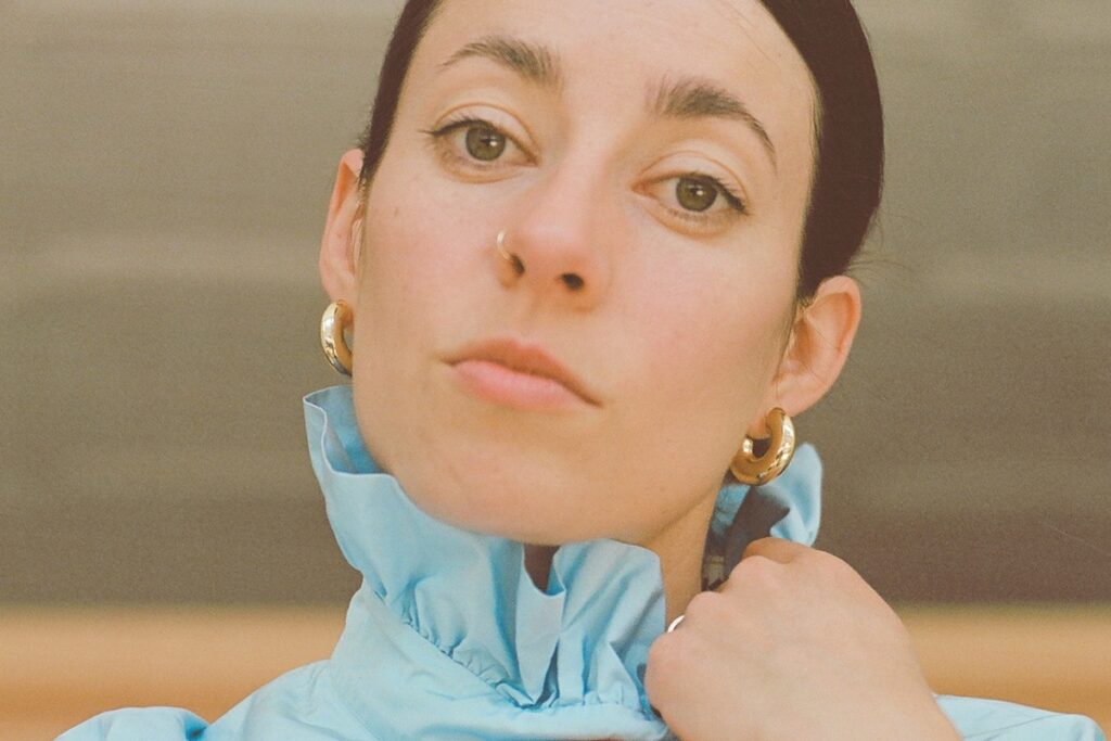 Café Marvin emplazado en el desplazamiento  con Lia Kohl