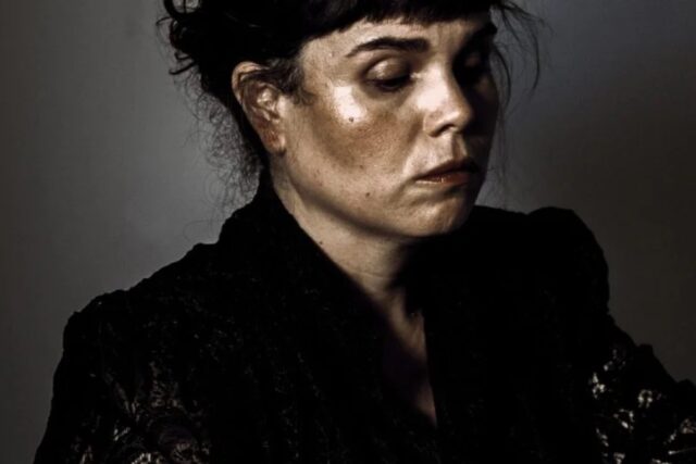 Café Marvin luz de sonrisa sonámbula con Yamila