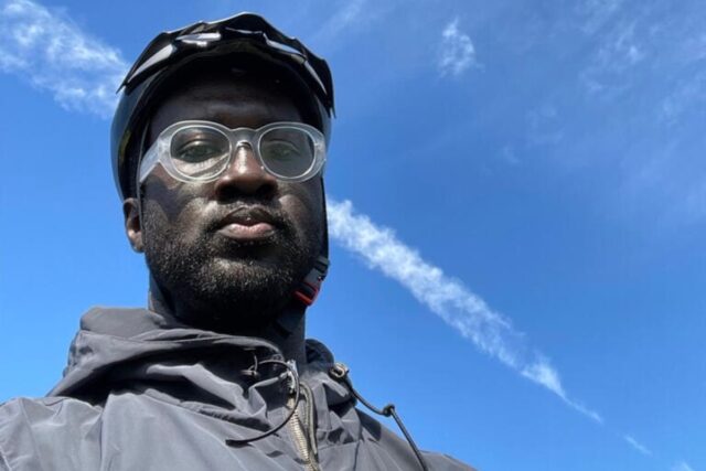 Café Marvin y la trémula mano clarividente con kwes.