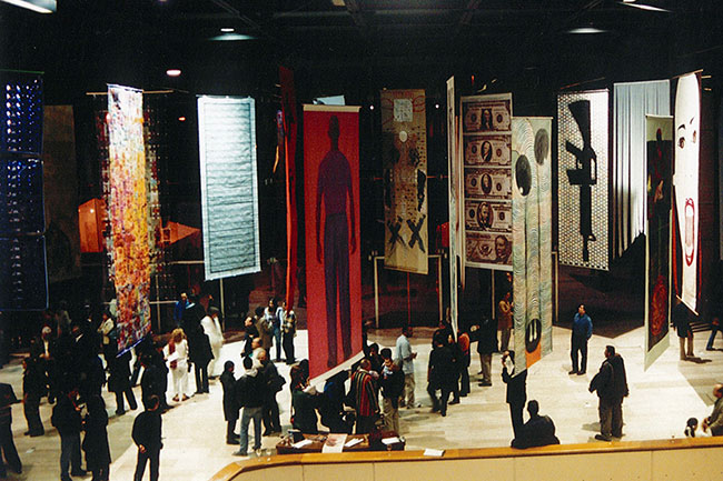 Bienal Internacional de Estandartes en el Chopo 1 Bienal Internacional del Estandartes ES2002