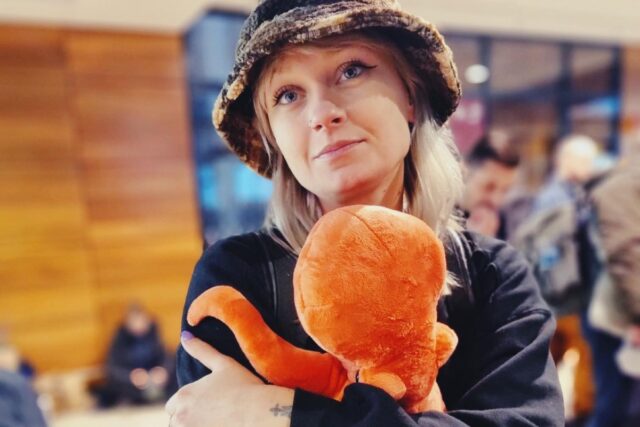 Café Marvin y el alboroto lúdico del sepulcro con Nadia Struiwigh