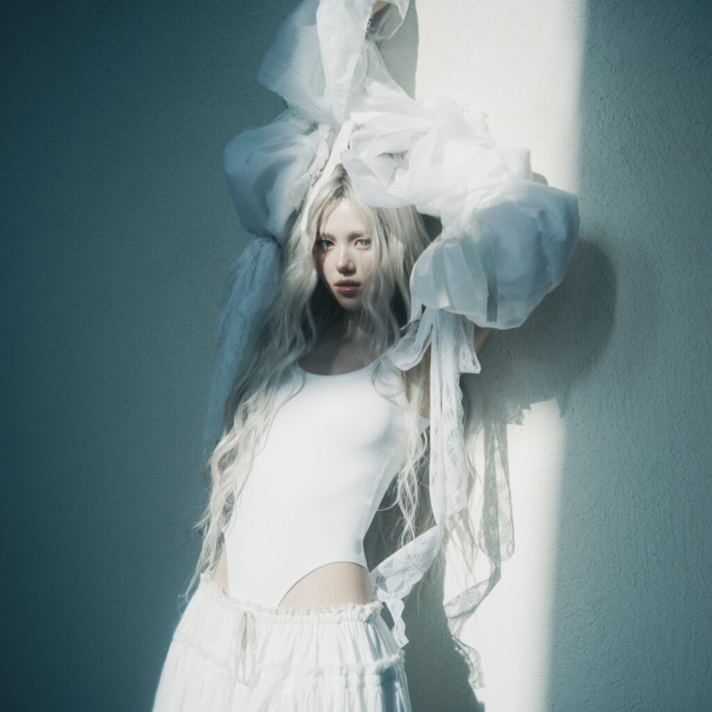 Olivia Marsh: "Vivir con pasión, confiar en mis emociones y estar presente en lo que importa" 1 https://marvin.com.mx/olivia-marsh-estre-ep-paraglider-kpop-entrevista/