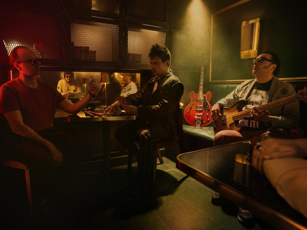 Los Tres: Estrellas, amores de provincia y flores para un disco excelente 3 los tres xclnt album resena chile 5