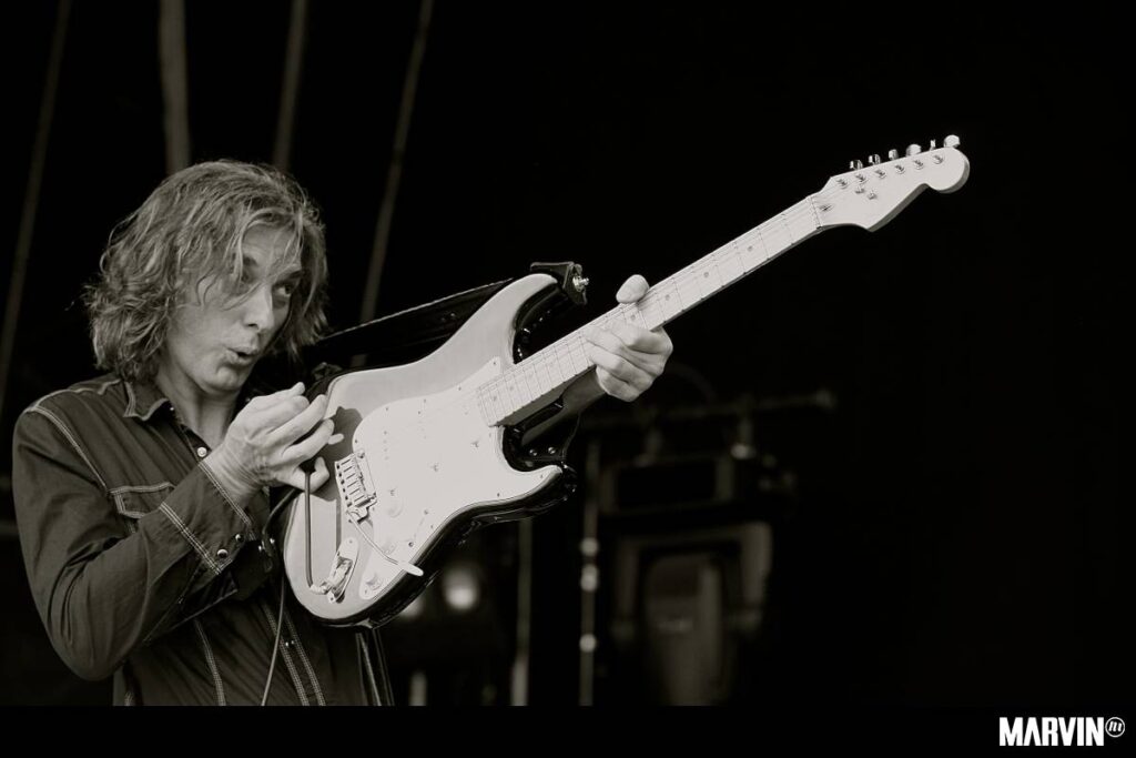 Peter Koppes: “Steve Kilbey escribió  ‘Under the milky way’  para no lavar los trastes”