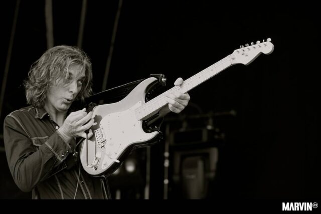 Peter Koppes: “Steve Kilbey escribió  ‘Under the milky way’  para no lavar los trastes”