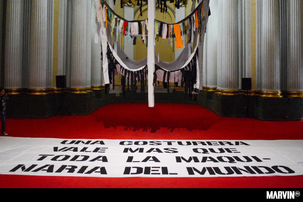 Un arete en el ombligo… en Ex Teresa
