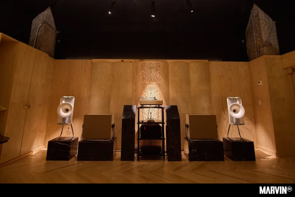 Shhh Roma, listening room