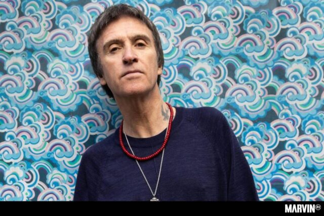 Johnny Marr protesta a su manera: “It´s time”