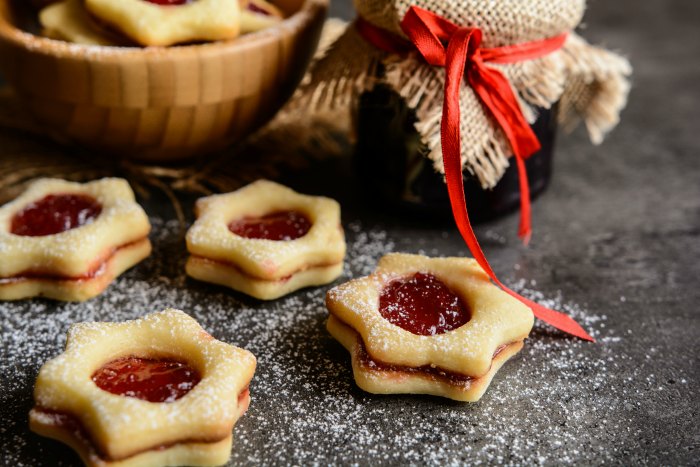 Image for Sneak a Peek Linzer Cookies with Spiced Jam Recipe