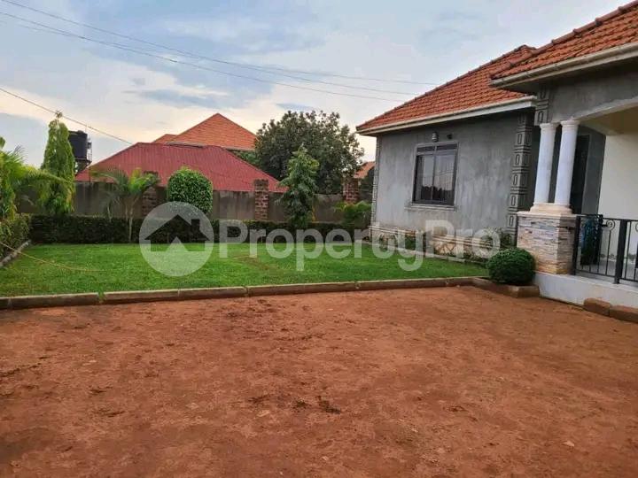 3 bedroom Bungalow Apartment for sale Kitende Entebbe road  Kampala Central - 1
