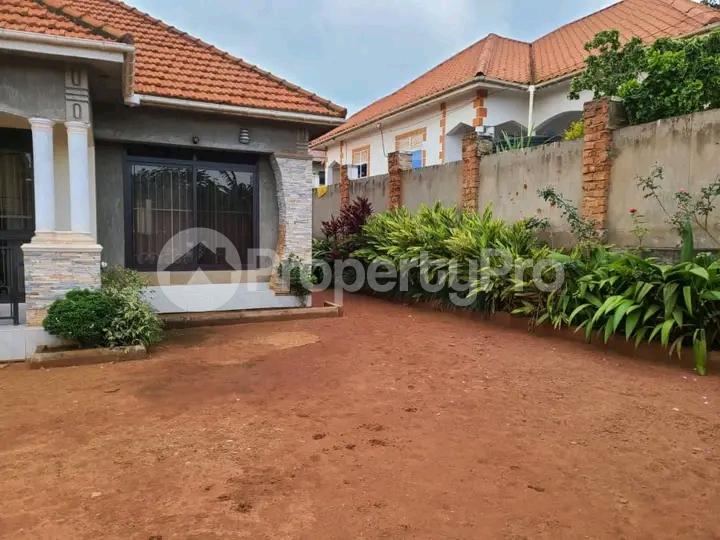 3 bedroom Bungalow Apartment for sale Kitende Entebbe road  Kampala Central - 4