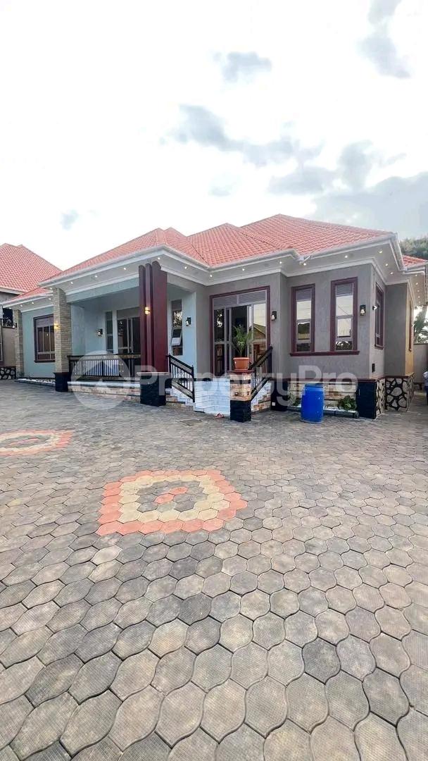 4 bedroom Bungalow Apartment for sale Bwebajja Entebbe road  Kampala Central - 8