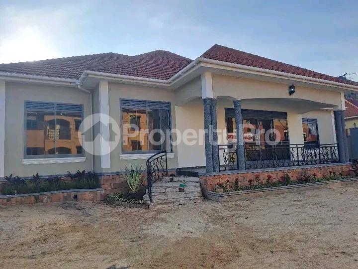 4 bedroom Bungalow Apartment for sale Najjera Road  Kampala Central Kampala Central - 1