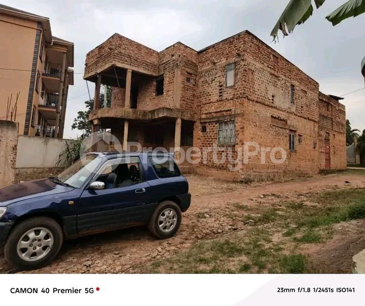 4 bedroom Apartment for sale Bweyogere town  Kampala Central - 4