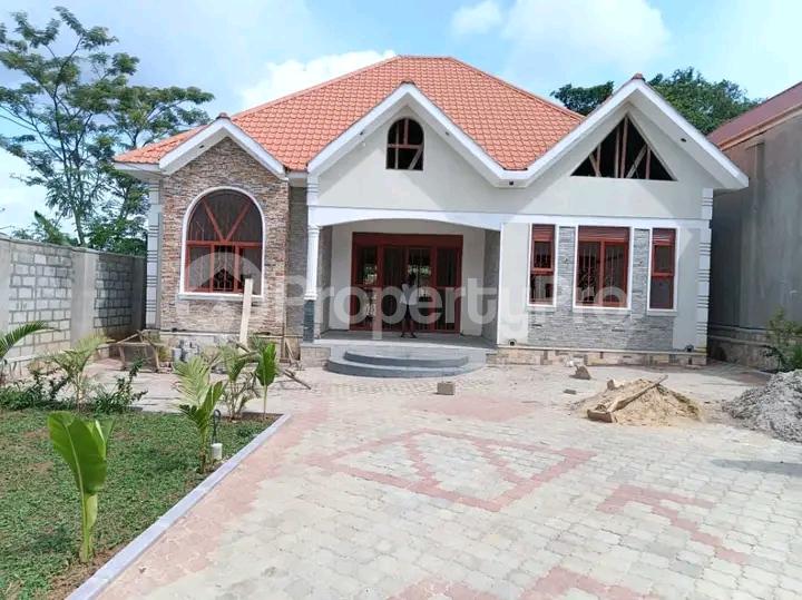 Bungalow Apartment for sale Seeta namilyango Kampala Central - 4