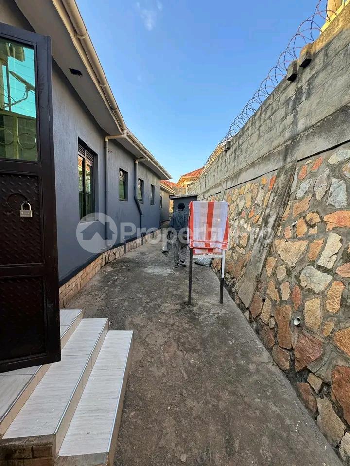 5 bedroom Bungalow Apartment for sale Najjera bulabira Kampala Central Kampala Central - 0
