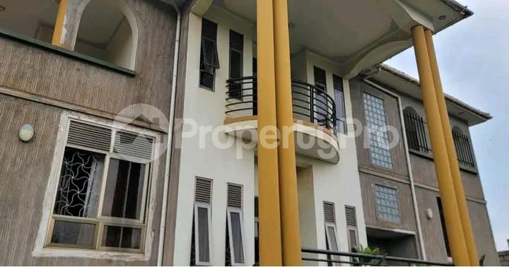 5 bedroom Bungalow Apartment for sale Kira road  Kira Wakiso Central - 0