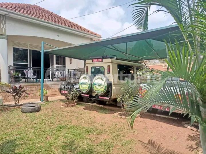 4 bedroom Bungalow Apartment for sale Najjera  Kampala Central - 1
