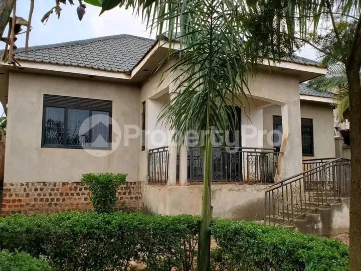 3 bedroom Bungalow Apartment for sale Matunga bombo road Gayaza Wakiso Central - 1
