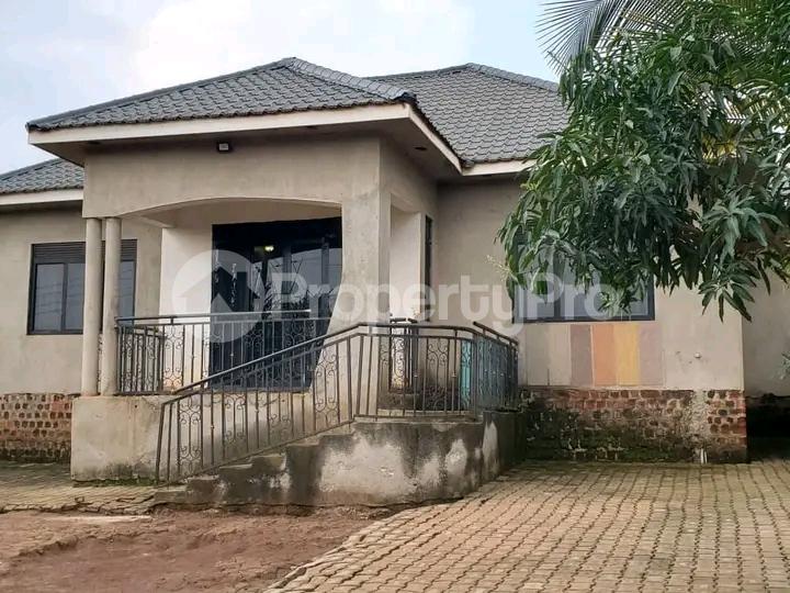 3 bedroom Bungalow Apartment for sale Matunga bombo road Gayaza Wakiso Central - 6