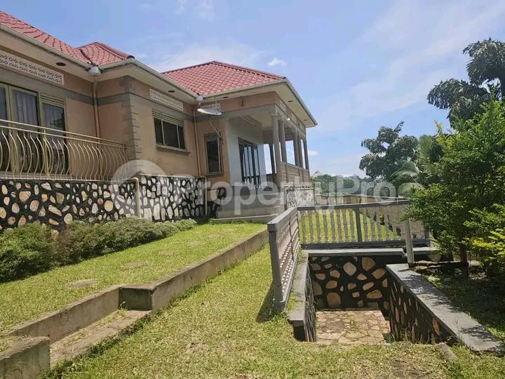 4 bedroom Apartment for sale Bwebajja Entebbe road  Kampala Central - 5