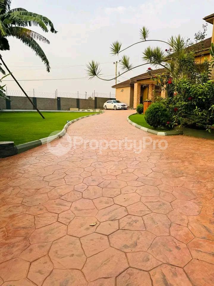 6 bedroom Apartment Block Apartment for sale Kira road  Kira Wakiso Central - 12