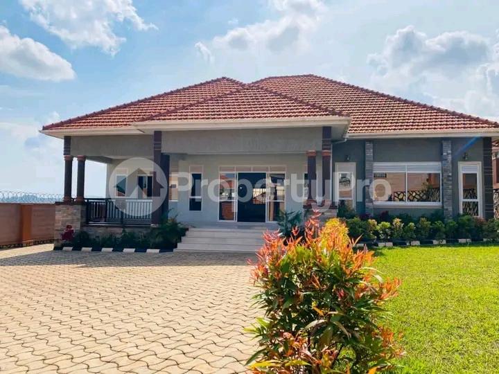 4 bedroom Bungalow Apartment for sale Bwebajja Entebbe road  Kampala Central - 11