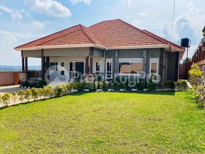 4 bedroom Bungalow Apartment for sale Bwebajja Entebbe road  Kampala Central - 0