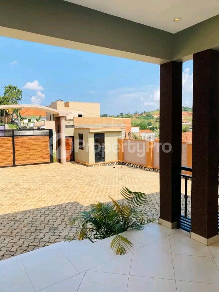 4 bedroom Bungalow Apartment for sale Bwebajja Entebbe road  Kampala Central - 10