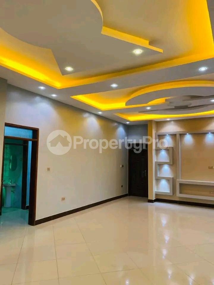 4 bedroom Bungalow Apartment for sale Kitende Entebbe right road  Kampala Central - 0