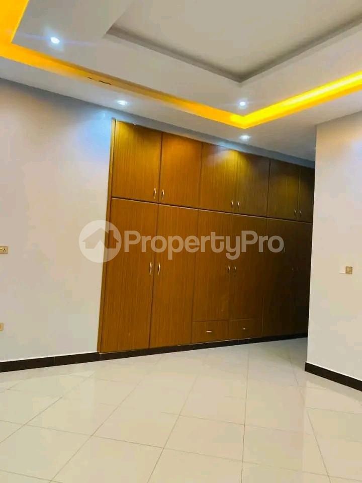 4 bedroom Bungalow Apartment for sale Kitende Entebbe right road  Kampala Central - 2