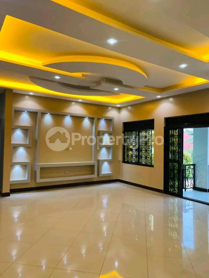 4 bedroom Bungalow Apartment for sale Kitende Entebbe right road  Kampala Central - 5