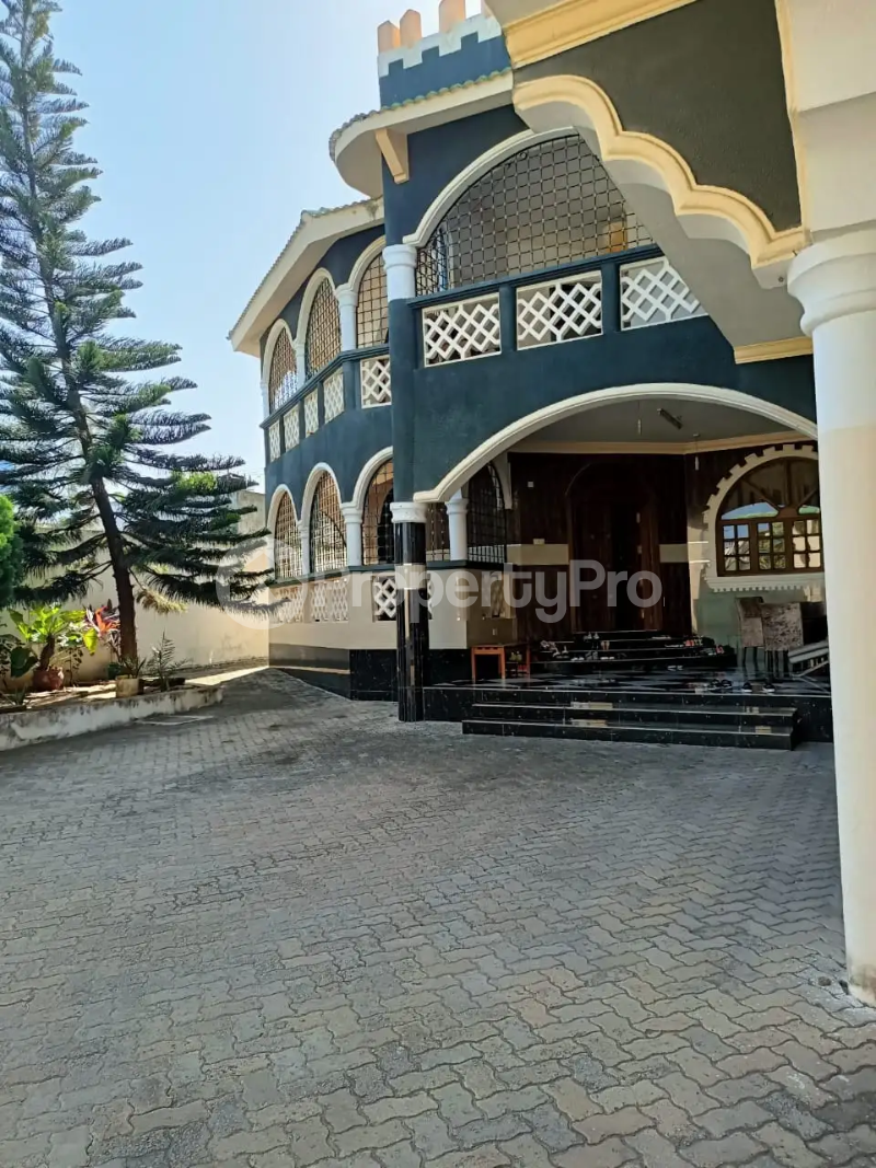 10 bedroom Houses for sale Nyali Mombasa