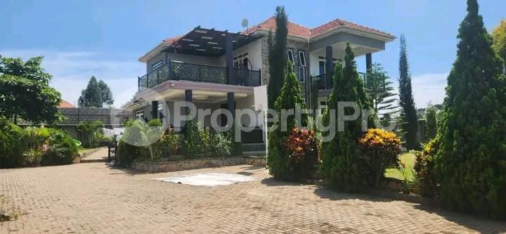 6 bedroom Bungalow Apartment for sale Nkumba Entebbe road  Kampala Central Kampala Central - 1