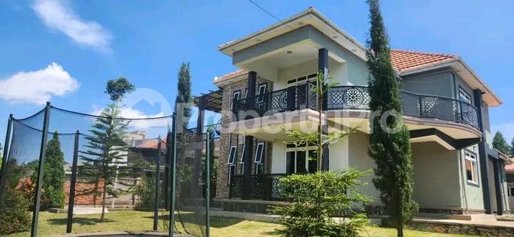 6 bedroom Bungalow Apartment for sale Nkumba Entebbe road  Kampala Central Kampala Central - 6