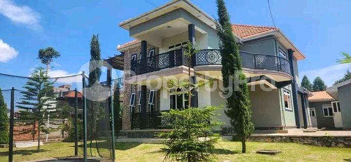 6 bedroom Bungalow Apartment for sale Nkumba Entebbe road  Kampala Central Kampala Central - 0