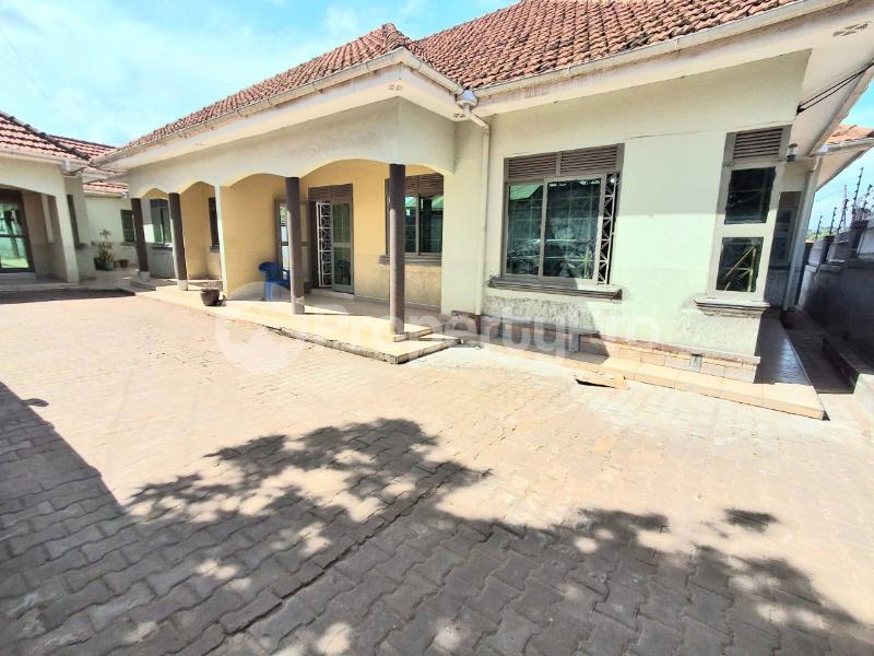 2 bedroom Apartment Block Apartment for rent kiwatule Kigowa Kampala Central - 0