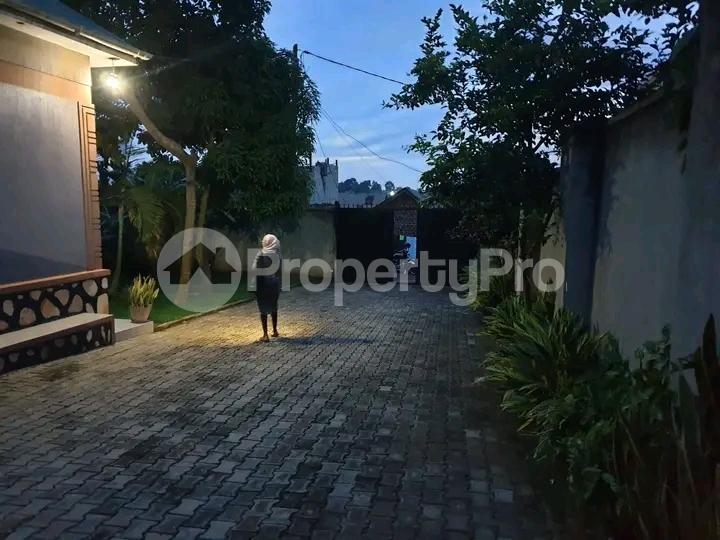 3 bedroom Bungalow Apartment for sale Namugongo road  Kampala Central Kampala Central - 3