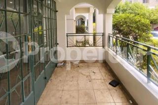3 bedroom Flat&Apartment for rent Lavingtone Nairobi