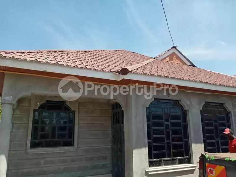 3 bedroom Bungalow Houses for sale Kenyatta Road, Woodley/Kenyatta Golf Course Nairobi